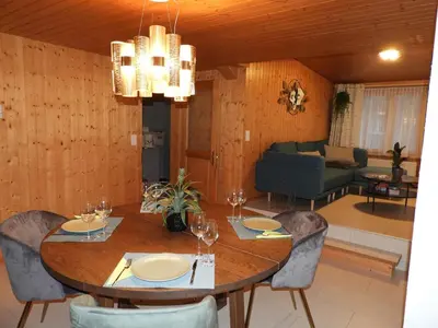 Ein Sitzbereich in der Unterkunft Schöne Ferienwohnung mit Seeblick