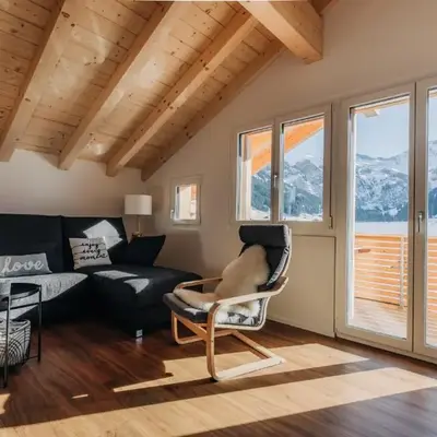 Chuenislodge2- zwei Balkone