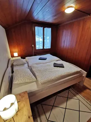 Ein Bett oder Betten in einem Zimmer der Unterkunft Chalet Edelweiss Sigriswil