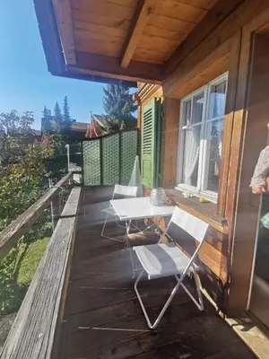 Ein Balkon oder eine Terrasse in der Unterkunft Chalet Edelweiss Sigriswil