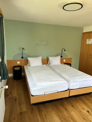 Ein Bett oder Betten in einem Zimmer der Unterkunft Hotel WALZ