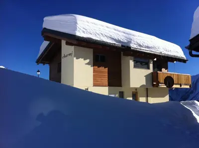Das Gebäude in dem sich das Chalet befindet
