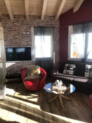 Ein Sitzbereich in der Unterkunft Chalet Charmj, Bettmeralp