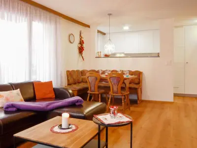 Ein Sitzbereich in der Unterkunft Apartment Mont-Blanc-2 by Interhome