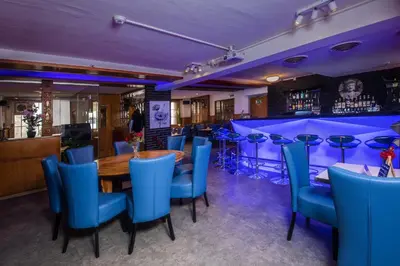 Lounge oder Bar in der Unterkunft Boutique Hotel & Restaurant Bären Ringgenberg
