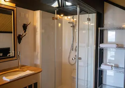 Ein Badezimmer in der Unterkunft Lauchernalp Resort Residences