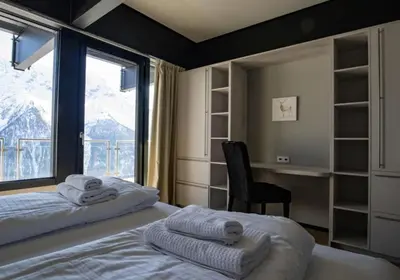Ein Bett oder Betten in einem Zimmer der Unterkunft Lauchernalp Resort Residences