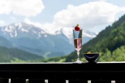 Ein allgemeiner Bergblick oder ein Berglick von des Chalets aus