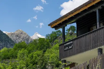 Ein allgemeiner Bergblick oder ein Berglick von des Chalets aus