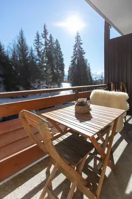Ein Balkon oder eine Terrasse in der Unterkunft Grand Studio au centre de Crans