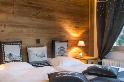 Ein Bett oder Betten in einem Zimmer der Unterkunft Hôtel de charme la Poste