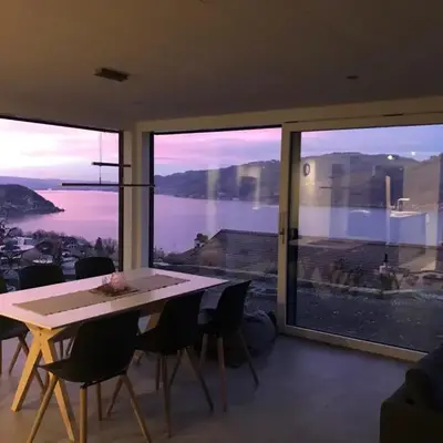 Moderne Unterkunft mit Panoramablick auf Thunersee