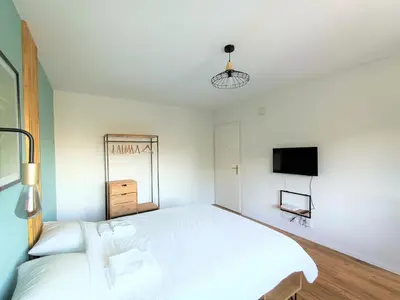 Ein Bett oder Betten in einem Zimmer der Unterkunft Studio lumineux bien placé en ville de Sion