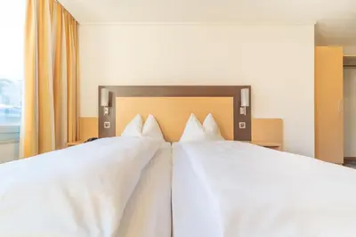 Ein Bett oder Betten in einem Zimmer der Unterkunft The Guesthouse by The Hey Hotel
