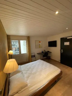 Ein Bett oder Betten in einem Zimmer der Unterkunft The Guesthouse by The Hey Hotel