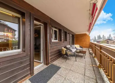 Ein Balkon oder eine Terrasse in der Unterkunft Crans center with fireplace and parking