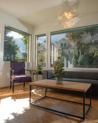 Ein Sitzbereich in der Unterkunft Boutique Villa J87