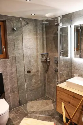 Ein Badezimmer in der Unterkunft Chalet Morgane