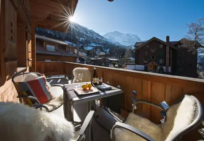 Ein allgemeiner Bergblick oder ein Berglick von der Ferienwohnung aus
