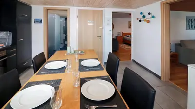Ein Sitzbereich in der Unterkunft Energy Lodge
