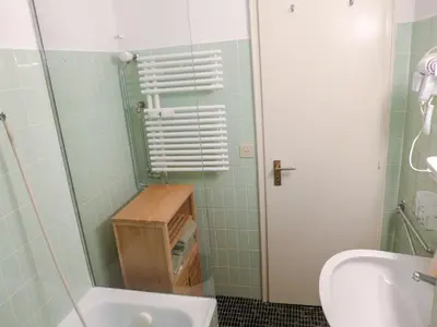 Ein Badezimmer in der Unterkunft Apartment Résidence du Golf A 07 by Interhome
