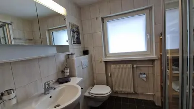 Ein Badezimmer in der Unterkunft Haus VALLESIA