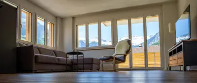 Ein Sitzbereich in der Unterkunft Chuenislodge1 Neu, grosse Terrasse & Designerofen, prächtige Aussicht