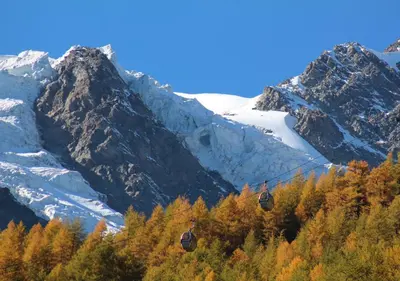 Ein allgemeiner Bergblick oder ein Berglick von der Ferienwohnung aus