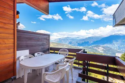 Ein allgemeiner Bergblick oder ein Berglick von der Ferienwohnung aus