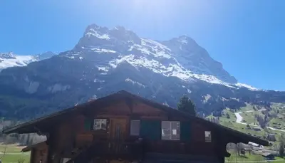 Ein allgemeiner Bergblick oder ein Berglick von der Ferienwohnung aus