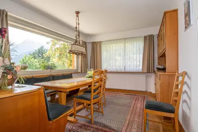 Ein Sitzbereich in der Unterkunft Chalet Grimm