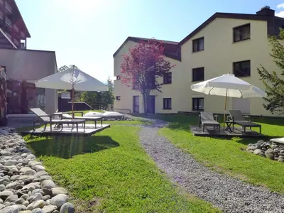 Ein Garten an der Unterkunft Apartment Enzian 720 by Interhome