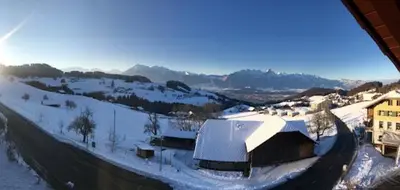 Ein allgemeiner Bergblick oder ein Berglick von der Ferienwohnung aus