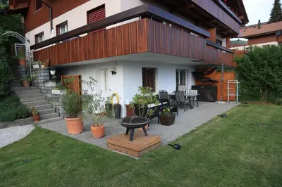 Ein Garten an der Unterkunft Studio der Alpen