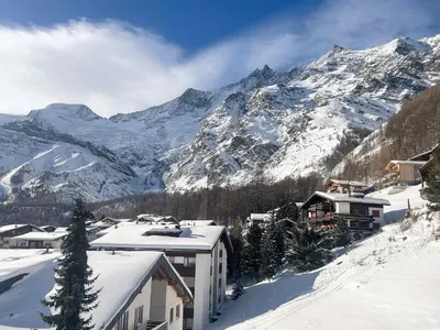 Ein allgemeiner Bergblick oder ein Berglick von der Ferienwohnung aus