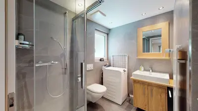 Ein Badezimmer in der Unterkunft Splendid modern studio in the heart of Zermatt