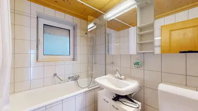 Ein Badezimmer in der Unterkunft Cosy apartment surrounded by nature in Varen - Salgesch region