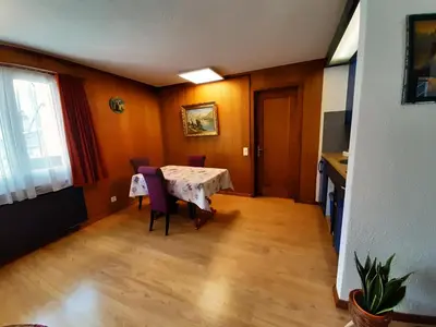 Ein Sitzbereich in der Unterkunft Chalet apartment by Interlaken. Parking