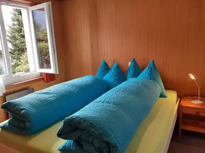 Ein Bett oder Betten in einem Zimmer der Unterkunft Chalet apartment by Interlaken. Parking
