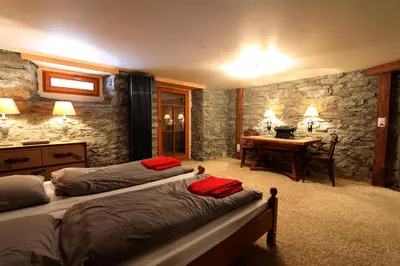Ein Bett oder Betten in einem Zimmer der Unterkunft Stegmatte - Unique luxury triplex apartment for 10 persons