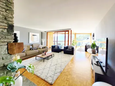 Ein Sitzbereich in der Unterkunft L'AvantGardiste, Spacious 6 bedrooms duplex, panoramic view