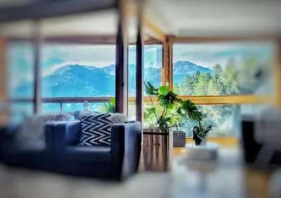 Ein allgemeiner Bergblick oder ein Berglick von der Ferienwohnung aus