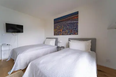 Ein Bett oder Betten in einem Zimmer der Unterkunft Swiss Blue Residence. Apartment Lake Paradise