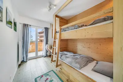 Ein Bett oder Betten in einem Zimmer der Unterkunft In the heart of Crans, fireplace and parking