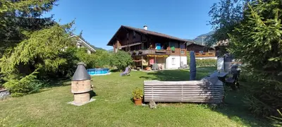 Ein Garten an der Unterkunft Chalet Sunnmätteli