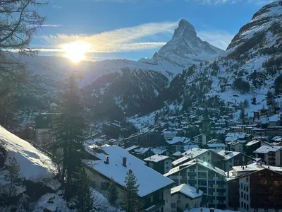 Ein allgemeiner Bergblick oder ein Berglick von der Ferienwohnung aus