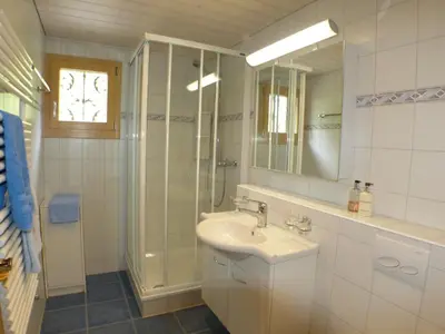 Ein Badezimmer in der Unterkunft Chalet Eigersunne 2