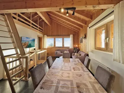 Ein Sitzbereich in der Unterkunft Tiny House facing the Alps - Ski in, Ski out