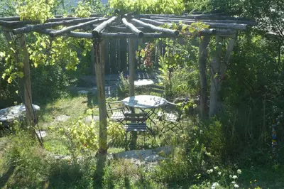 Ein Garten an der Unterkunft Ferienwohnung-Brienz