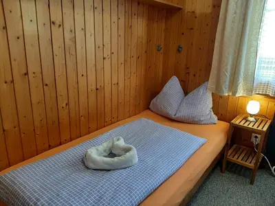 Ein Bett oder Betten in einem Zimmer der Unterkunft Cozy Chalet by Interlaken. Parking
